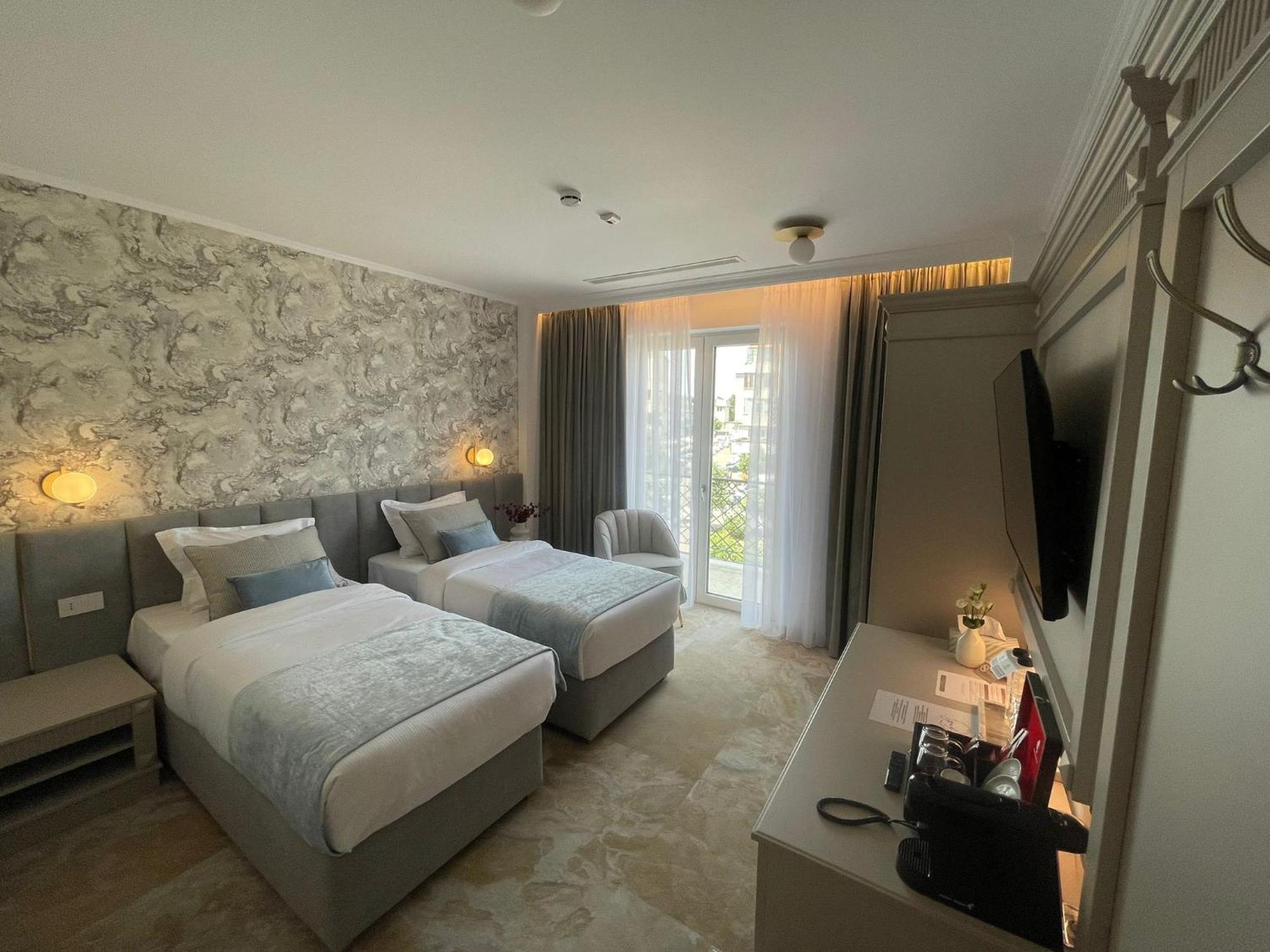 Boutique Hotel Bals Bagian luar foto