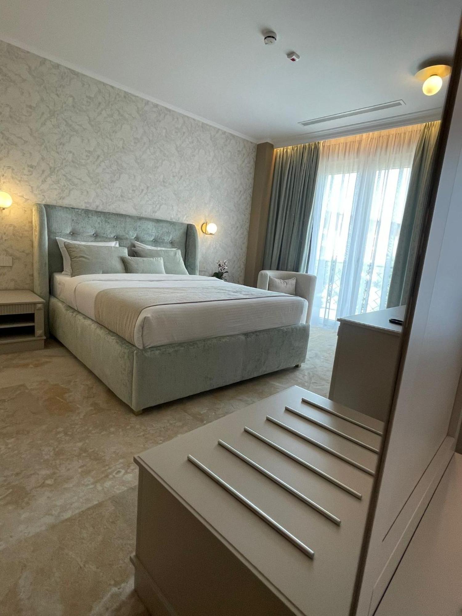 Boutique Hotel Bals Bagian luar foto