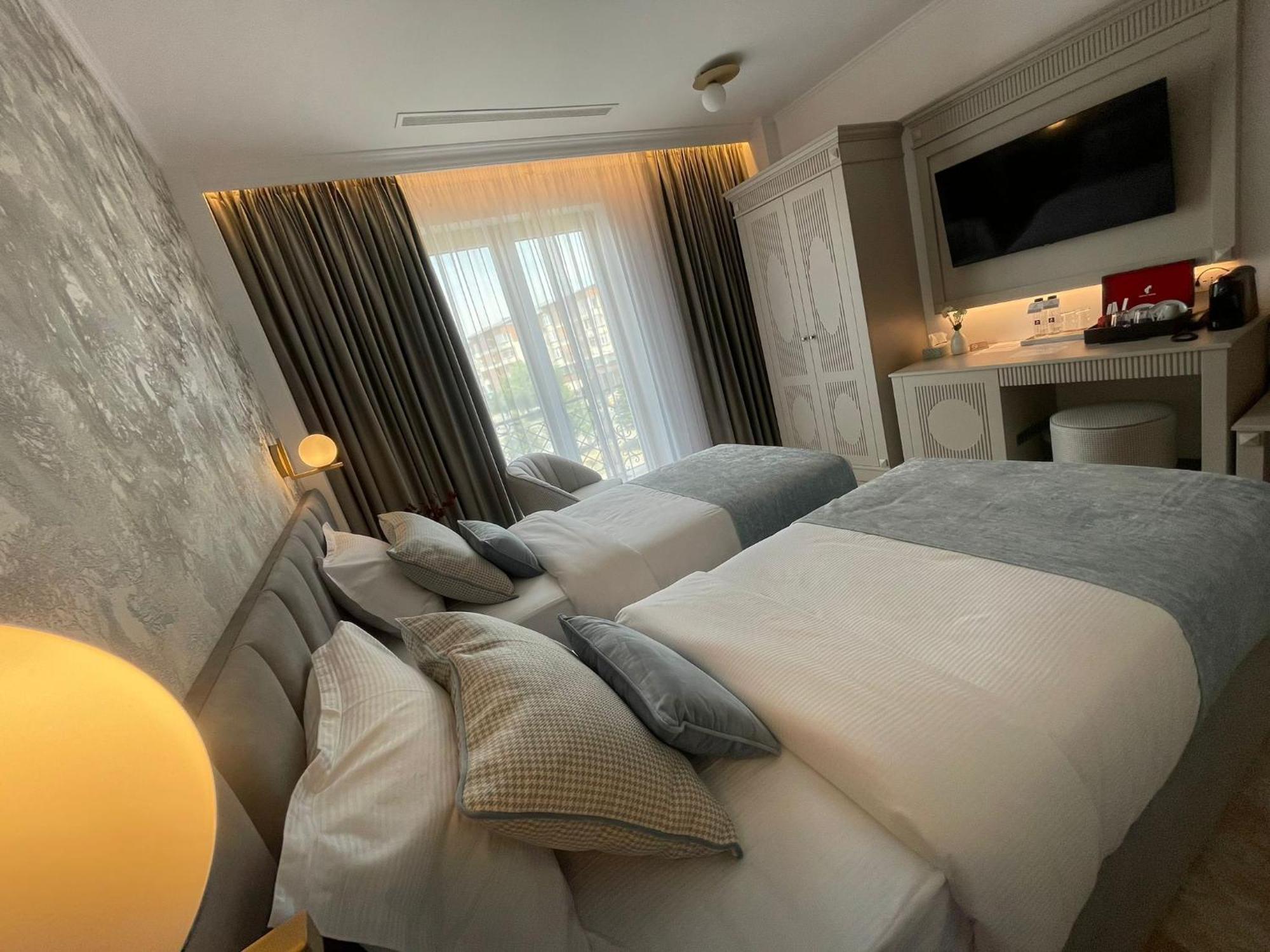 Boutique Hotel Bals Bagian luar foto
