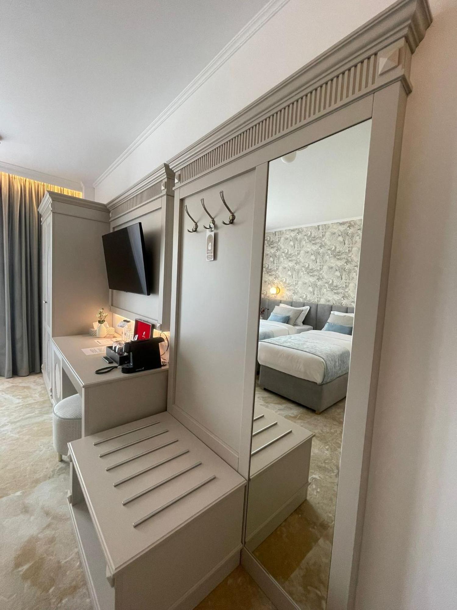 Boutique Hotel Bals Bagian luar foto