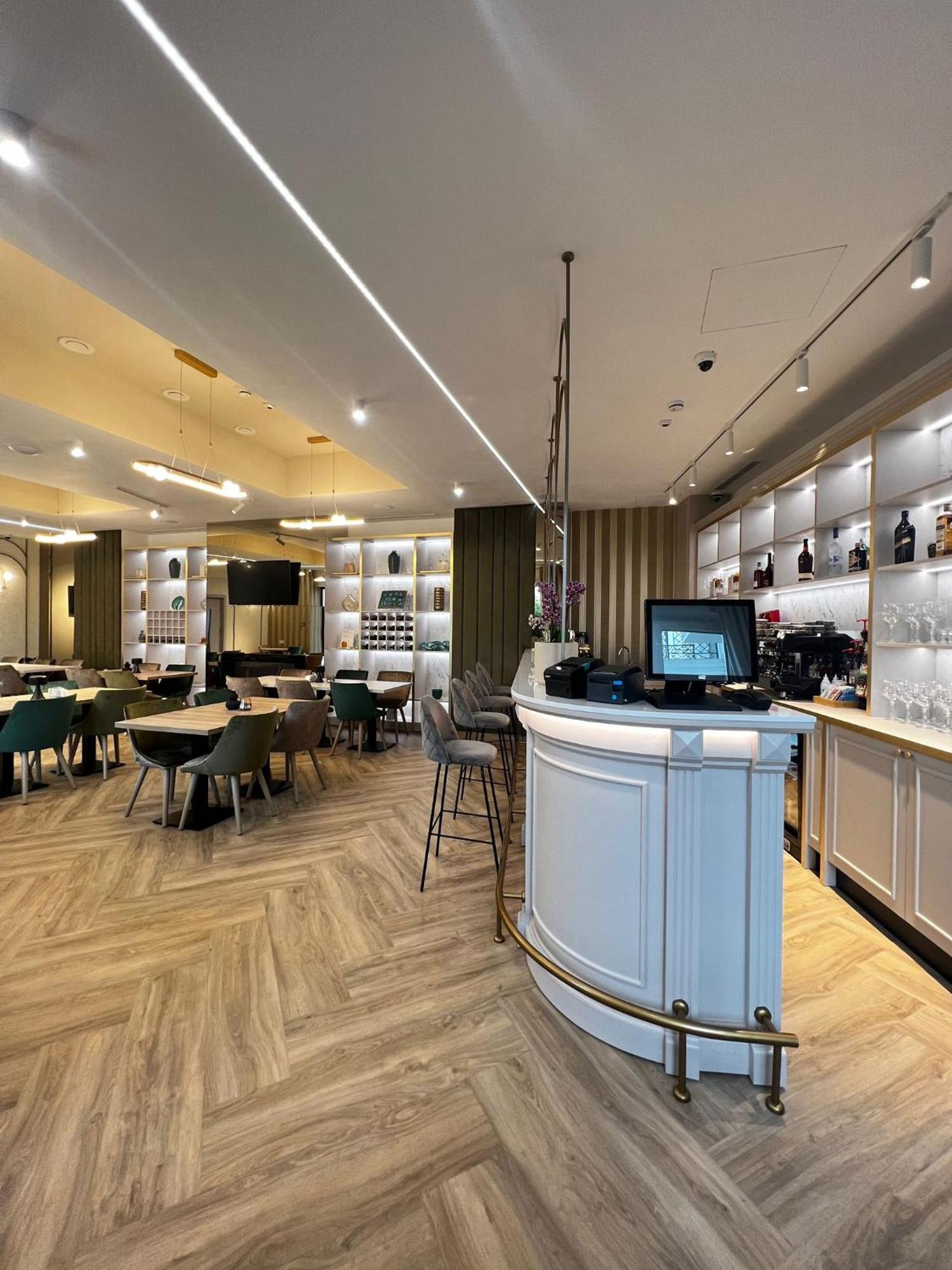 Boutique Hotel Bals Bagian luar foto